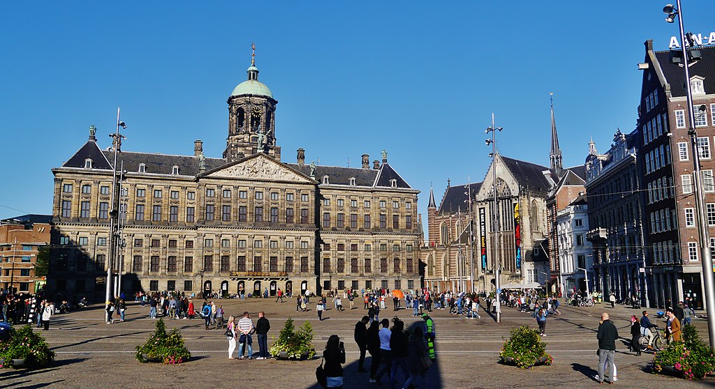 Place de Dam et Palais Royal dans la Vieille Ville d'Amsterdam - Photo de Zairon