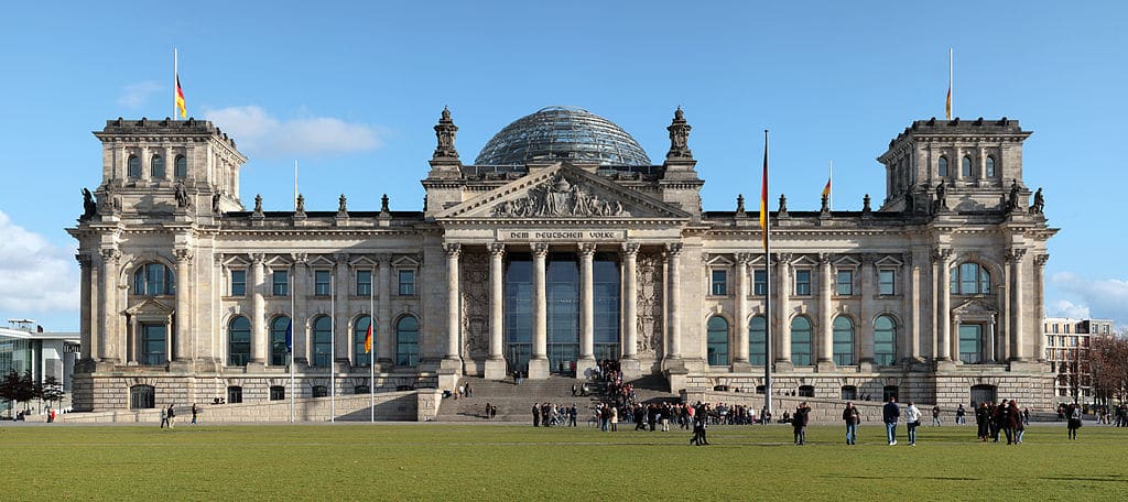 Façade du Reichstag, le parlement allemand à Berlin - Photo de MField, Matthew Field