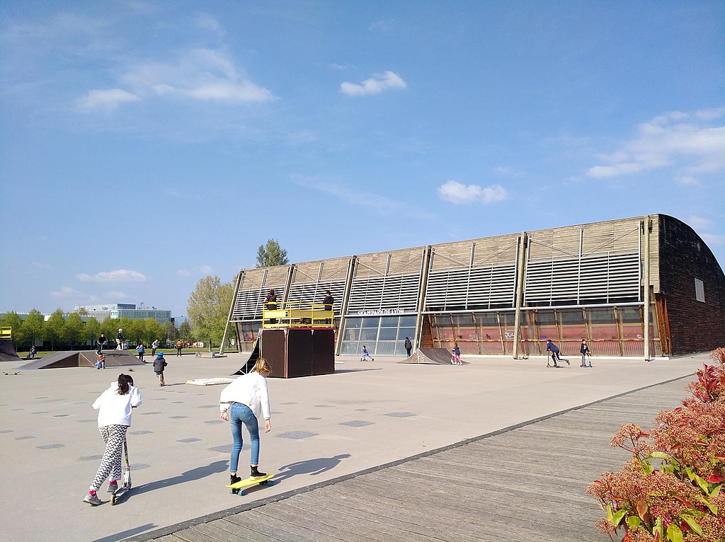 Skatepark intérieur et extérieur dans le parc de Gerland - Photo de Sebleouf - Licence ccbysa 4.0