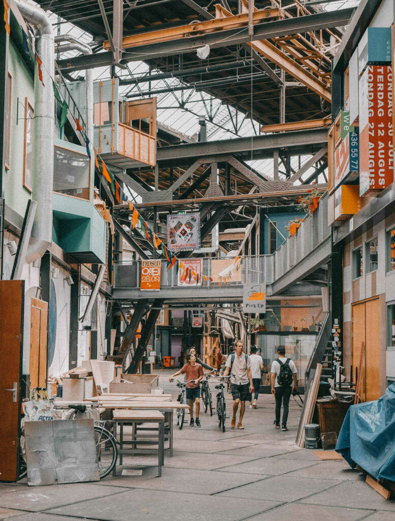 Dans le hangar Ij Hallen du quartier NDSM à Amsterdam - Photo de Lisa van Vliet.