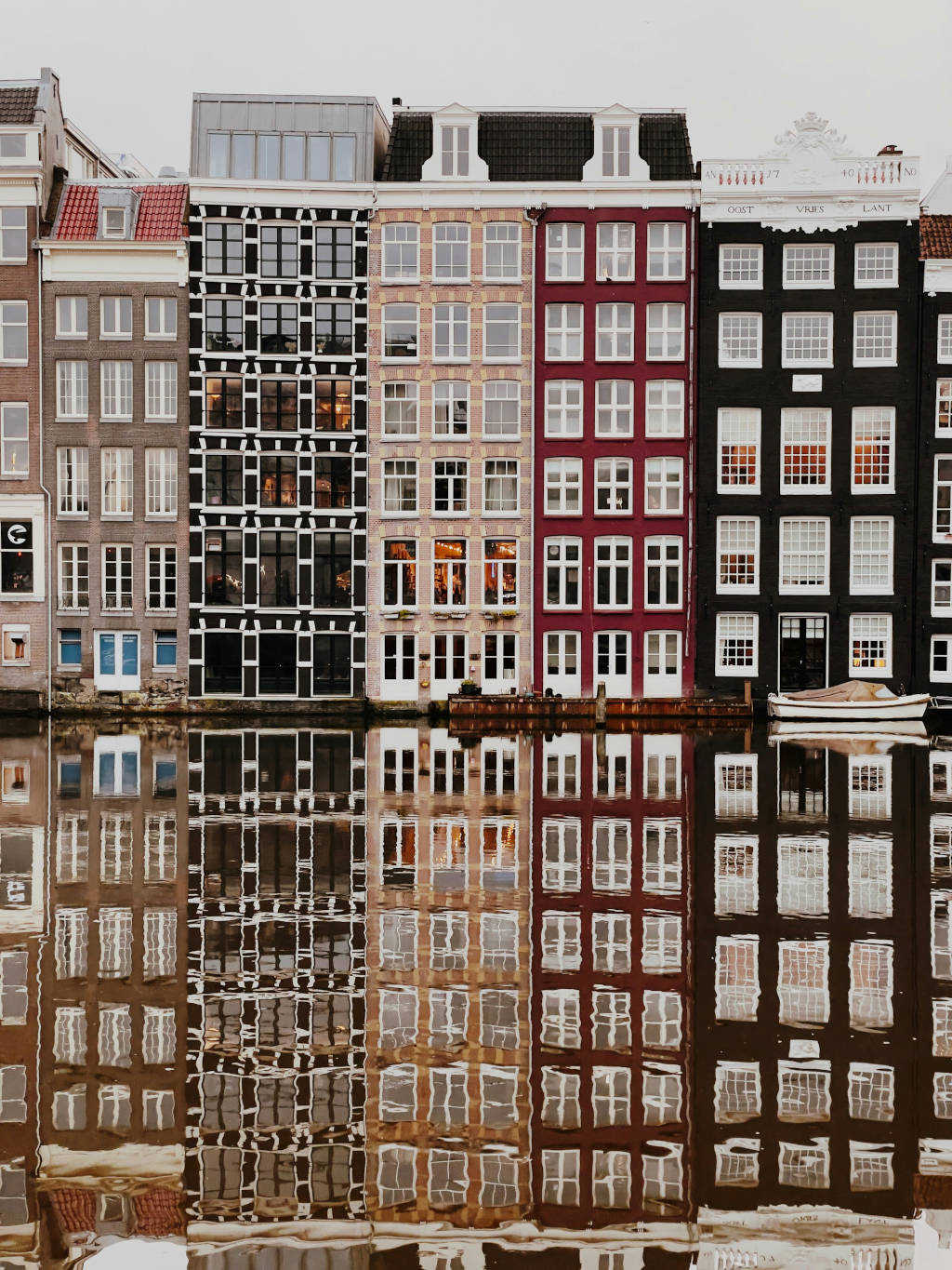 Reflets dans la vieille ville d'Amsterdam - Photo d'Yannis Abelas.