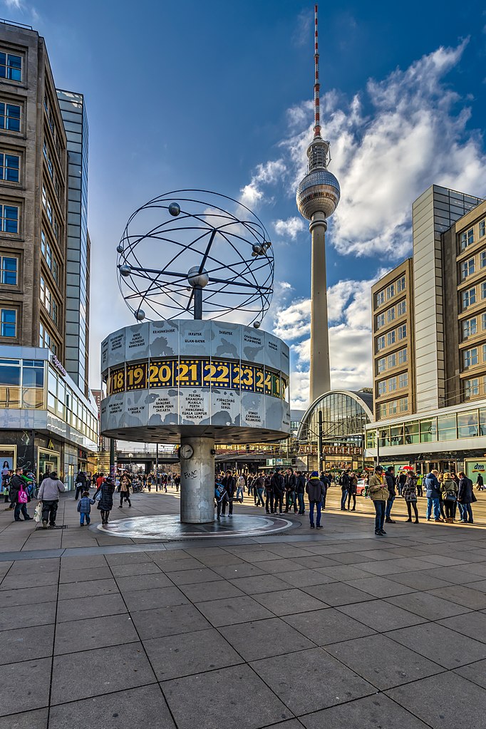 Horloge astronomique sur l'Alexanderplatz à Berlin - Photo de Mhx / Licence CC-BY-SA-2.0
