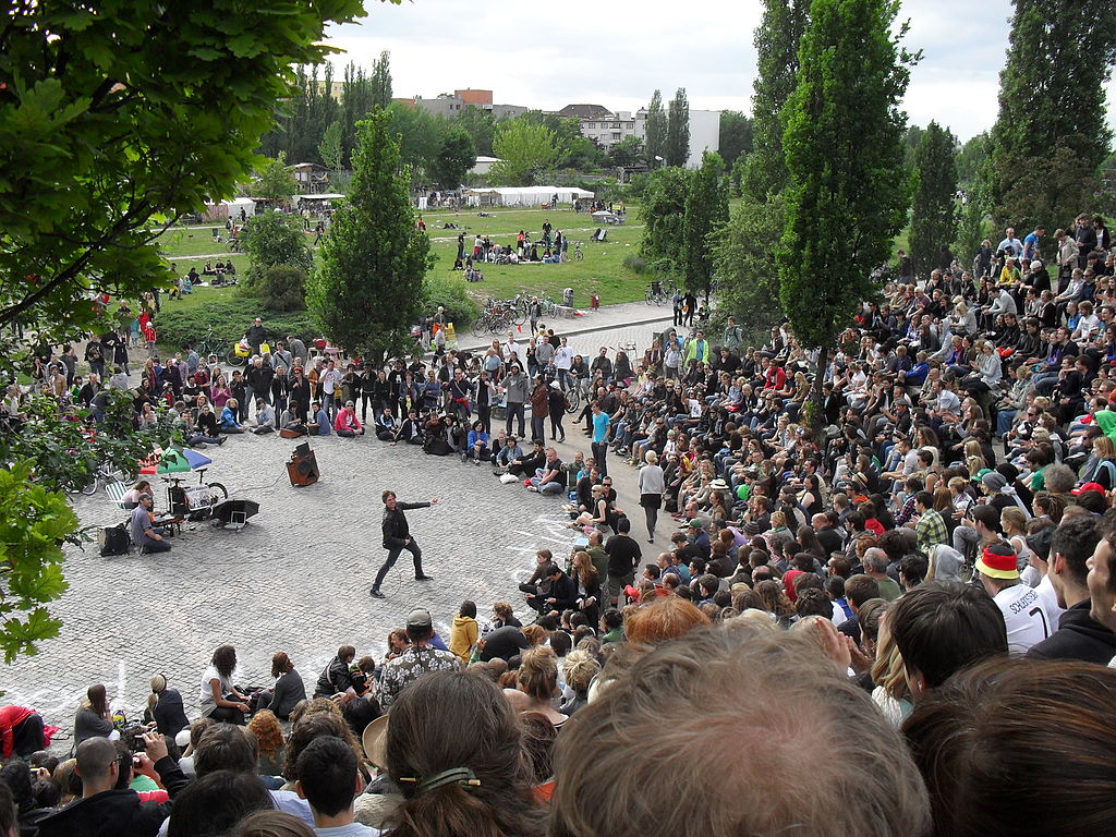 Karaoké au Mauerpark dans le quartier de Prenzlauer Berg à Berlin. Photo de Niels Elgaard Larsen