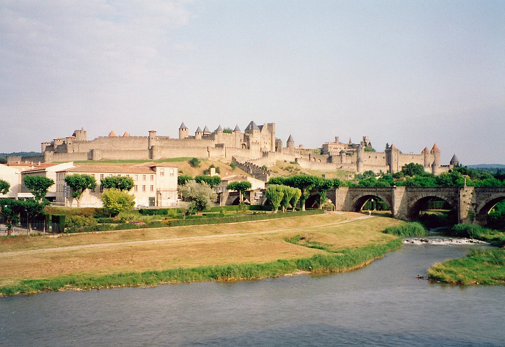 Canal du Midi au pied de Carcassonne. Photo de Chris Mitchell - Licence ccbysa 4.0