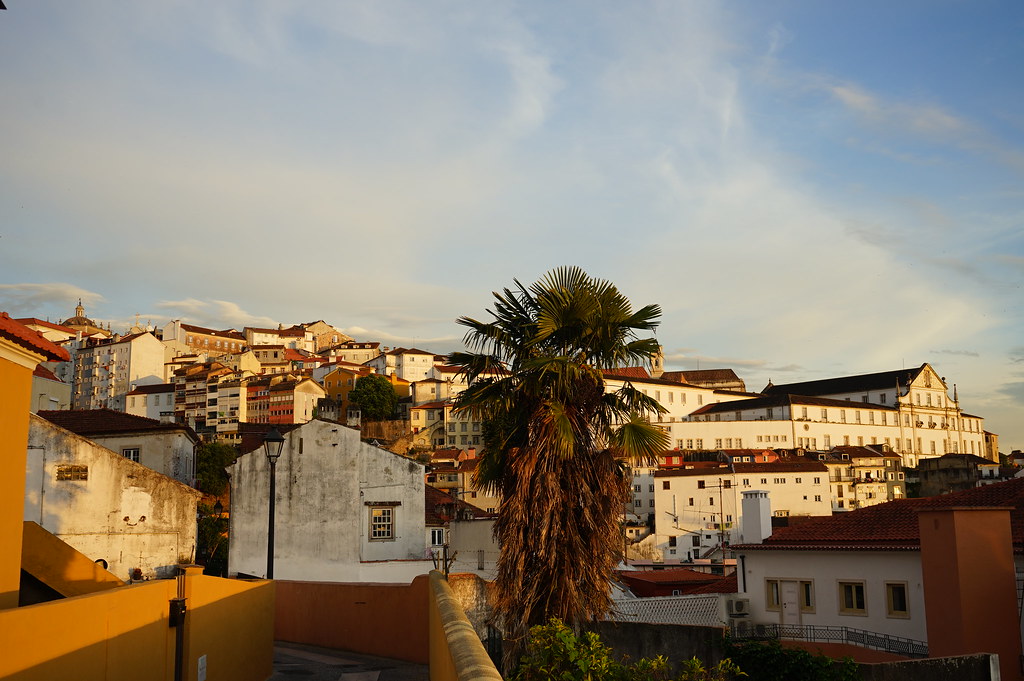 Coucher de soleil sur la vieille ville de Coimbra.