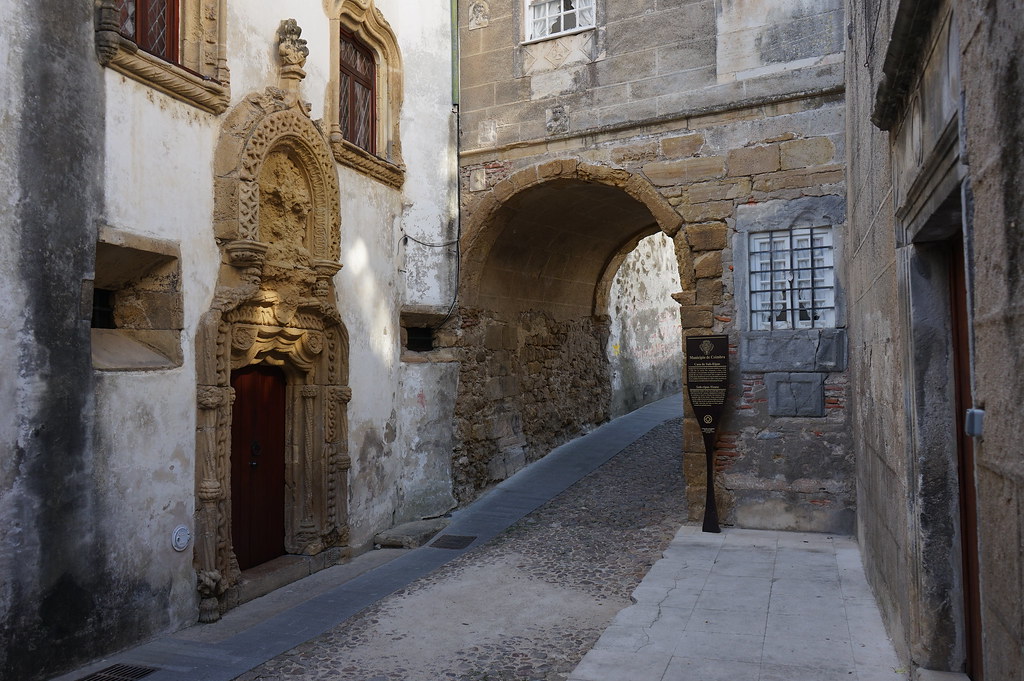 Passage dans le centre historique de Coimbra.