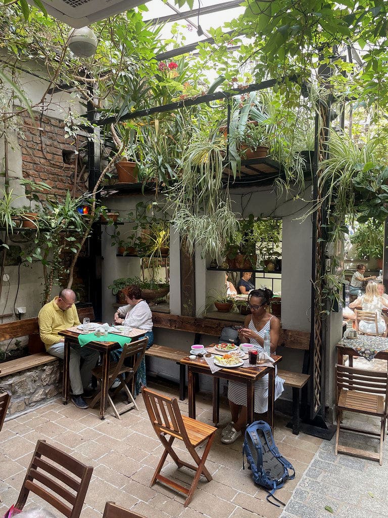 Dans le salad bar de Chimera à Cracovie.