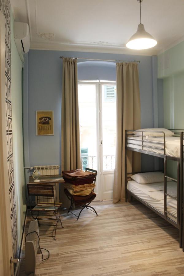 Auberge Victoria House Hostel à Gênes.