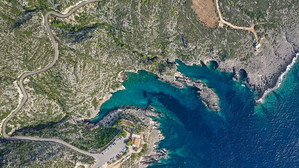 Porto Limnionas sur l'île de Zakynthos - Photo de Dronepicr - Licence ccby 2.0