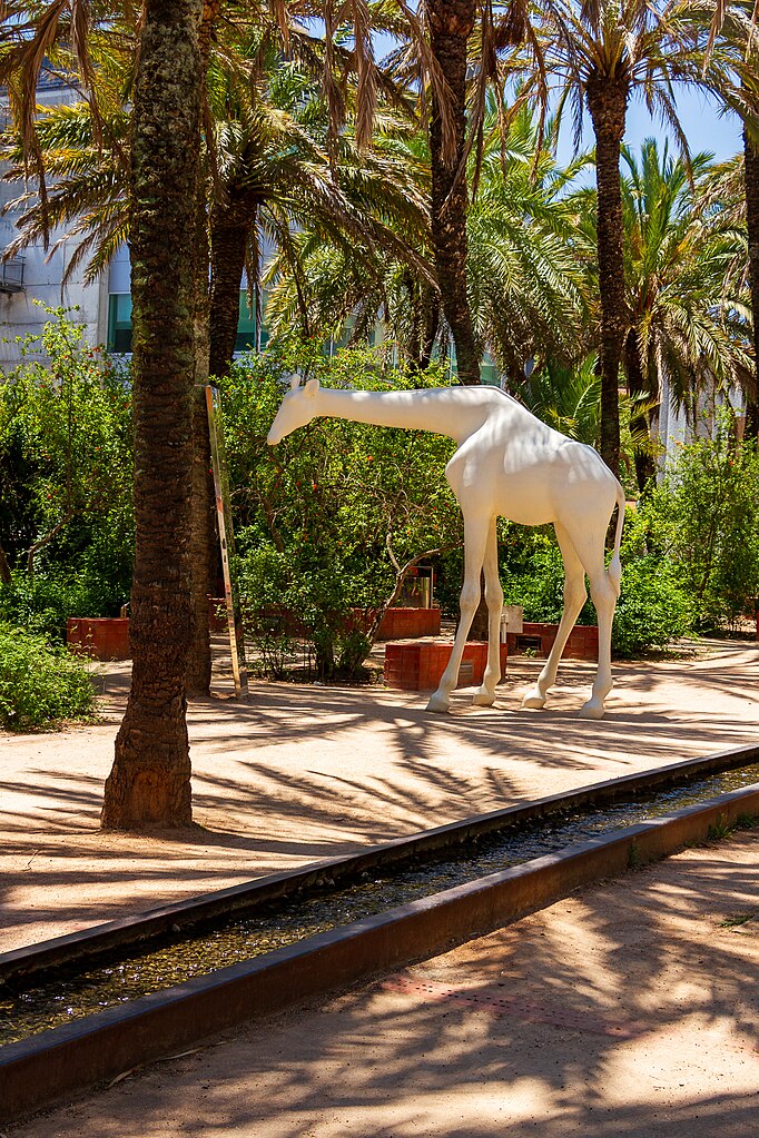 Girafe dans le quartier du parc des Nations - Photo de Felipe Tofani - Licence ccbysa 4.0