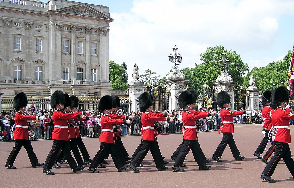 Relève de la garde devant  Buckingham Palace.