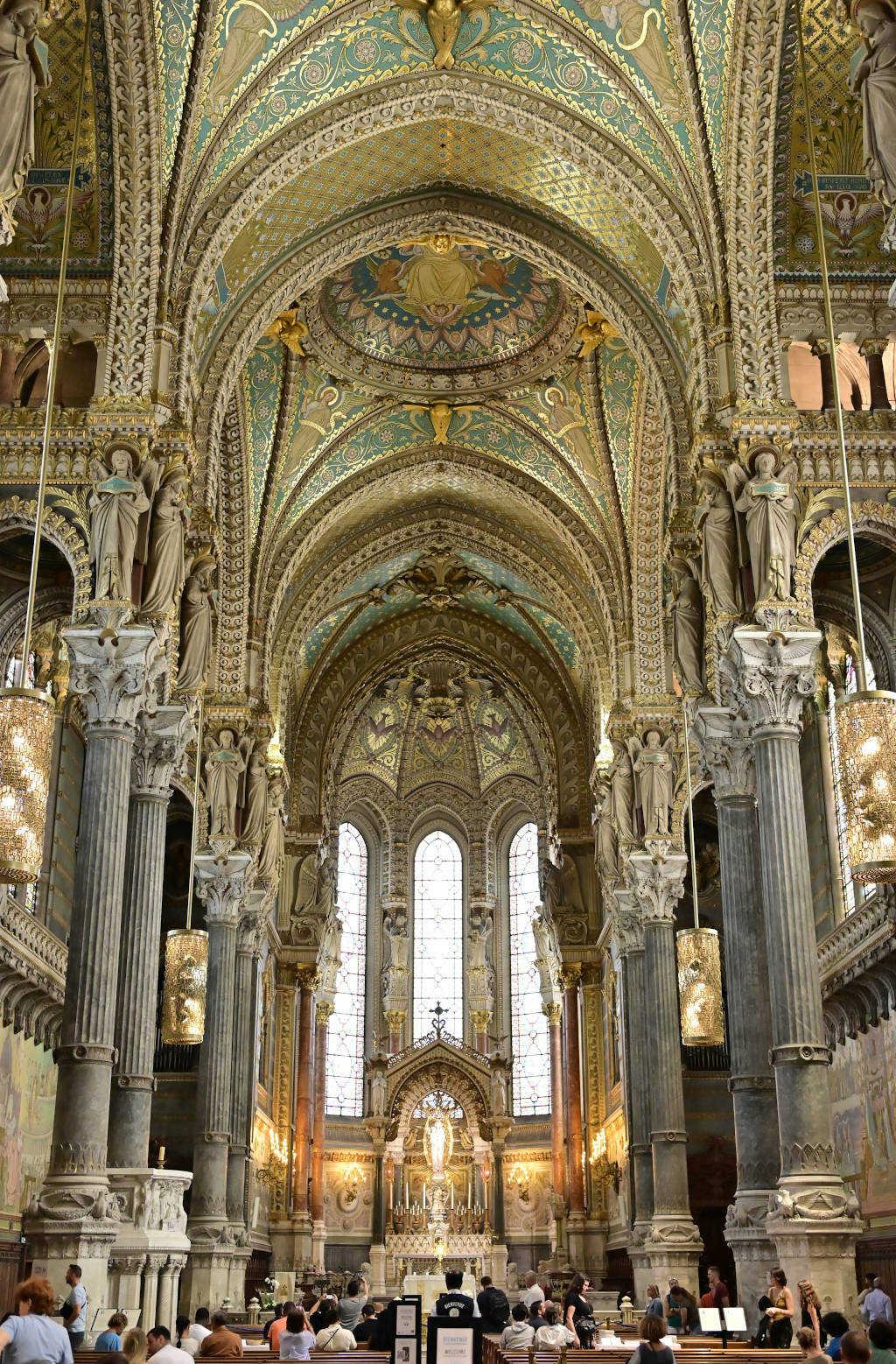 Intérieur de la basilique de Fourvière - Photo de Gavin Li.