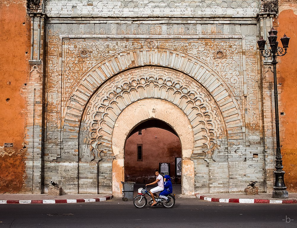 Porte Bab Agnaou, l'une des plus belles des remparts de Marrakech - Photo de BSayler - Licence ccbysa 2.0