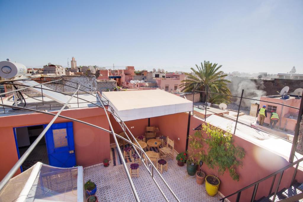 Rooftop de l'auberge Mosaïc hostel à Marrakech.