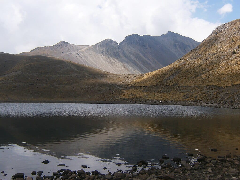 Lac de la lune dans le volcan Nevado Toluca - Photo de Jflo23 - Licence ccbysa30