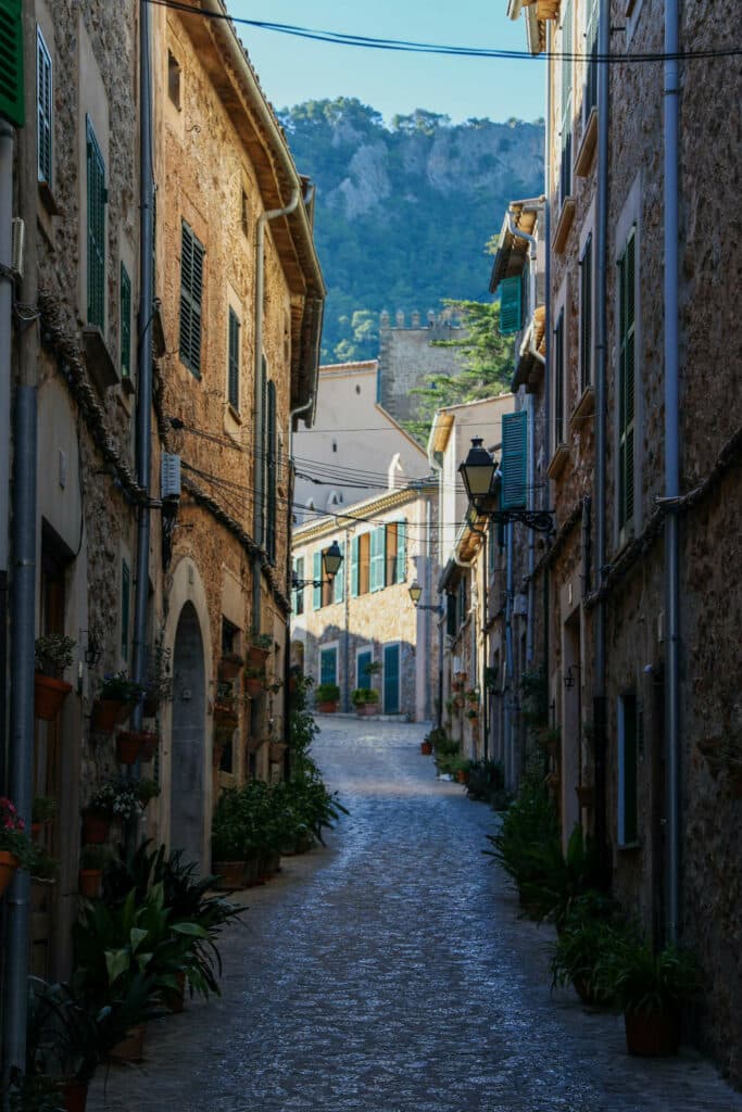 Rue du village de Valldemossa - Photo de Mor Shani