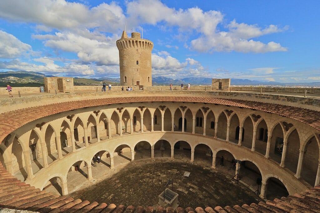 Chateau de Bellver - Photo de Fedoce1 Fernando Dominguez Cerejido - Licence ccbysa 4.0