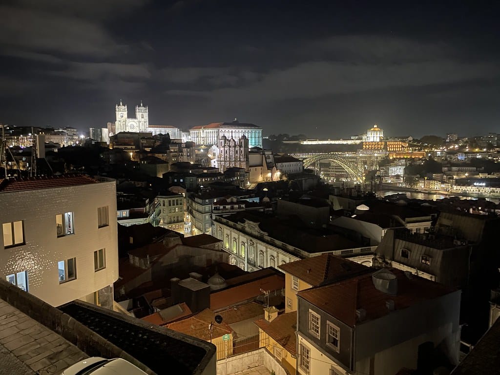 Porto la nuit depuis le belvédère Vitoria.