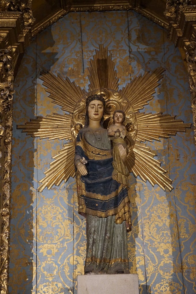 Statue de la vierge dans la Sé.