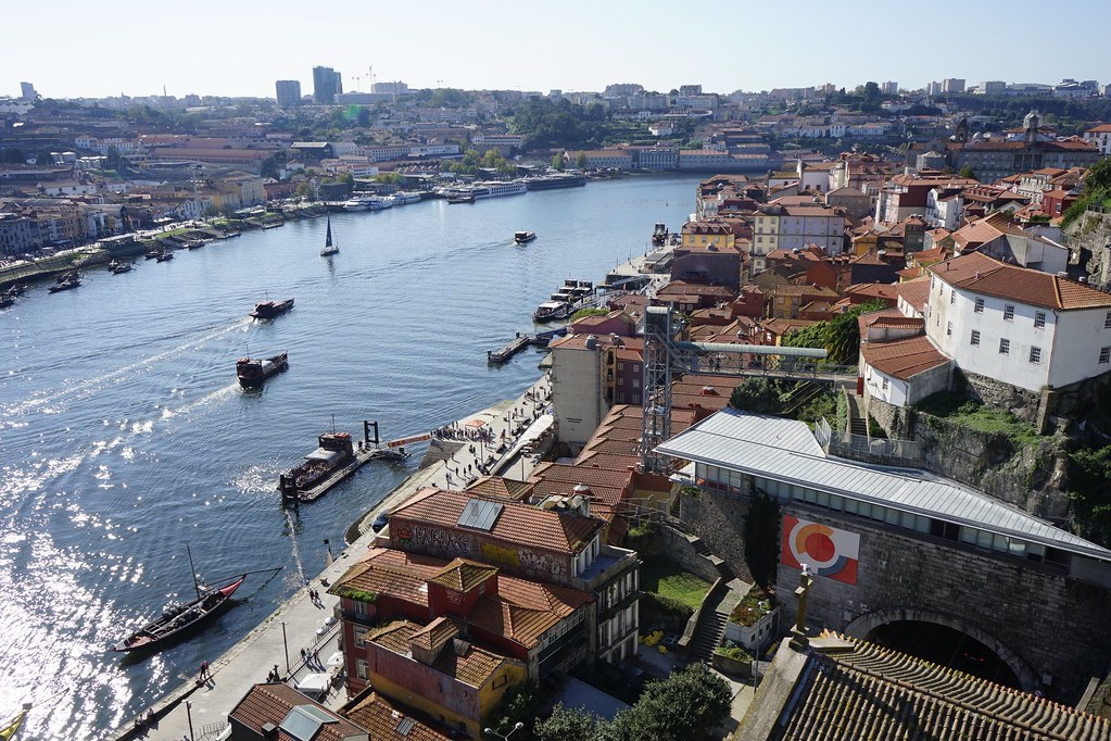 Vue depuis le pont Luis I à Porto. C'est juste dingue.