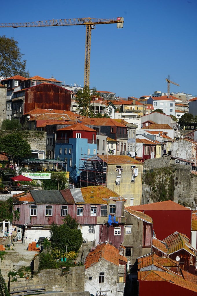 Vue sur les quartiers derrière le pont Luis Ier.