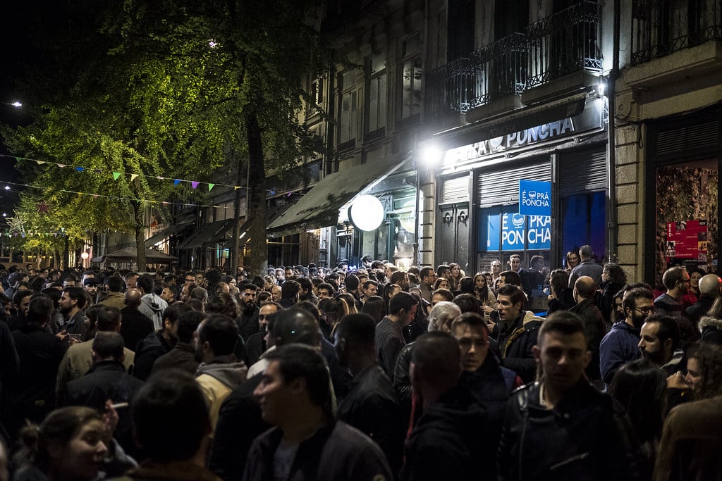 > Sortir boire un verre - Photo CC BY-NC-ND – Associação de Turismo do Porto e Norte, AR