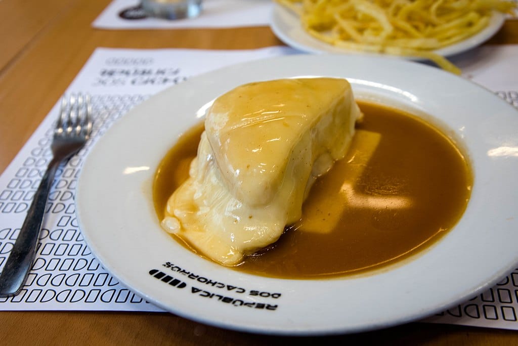 > Francesinha, spécialité locale - Photo de Scott Dexter