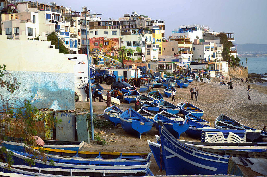Bateaux de pêche sur la plage centrale de Taghezout.